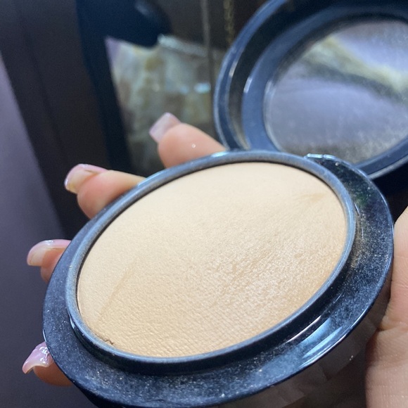 MAC mineralize skinfinish natural in shade medium golden - Picture 6 of 6